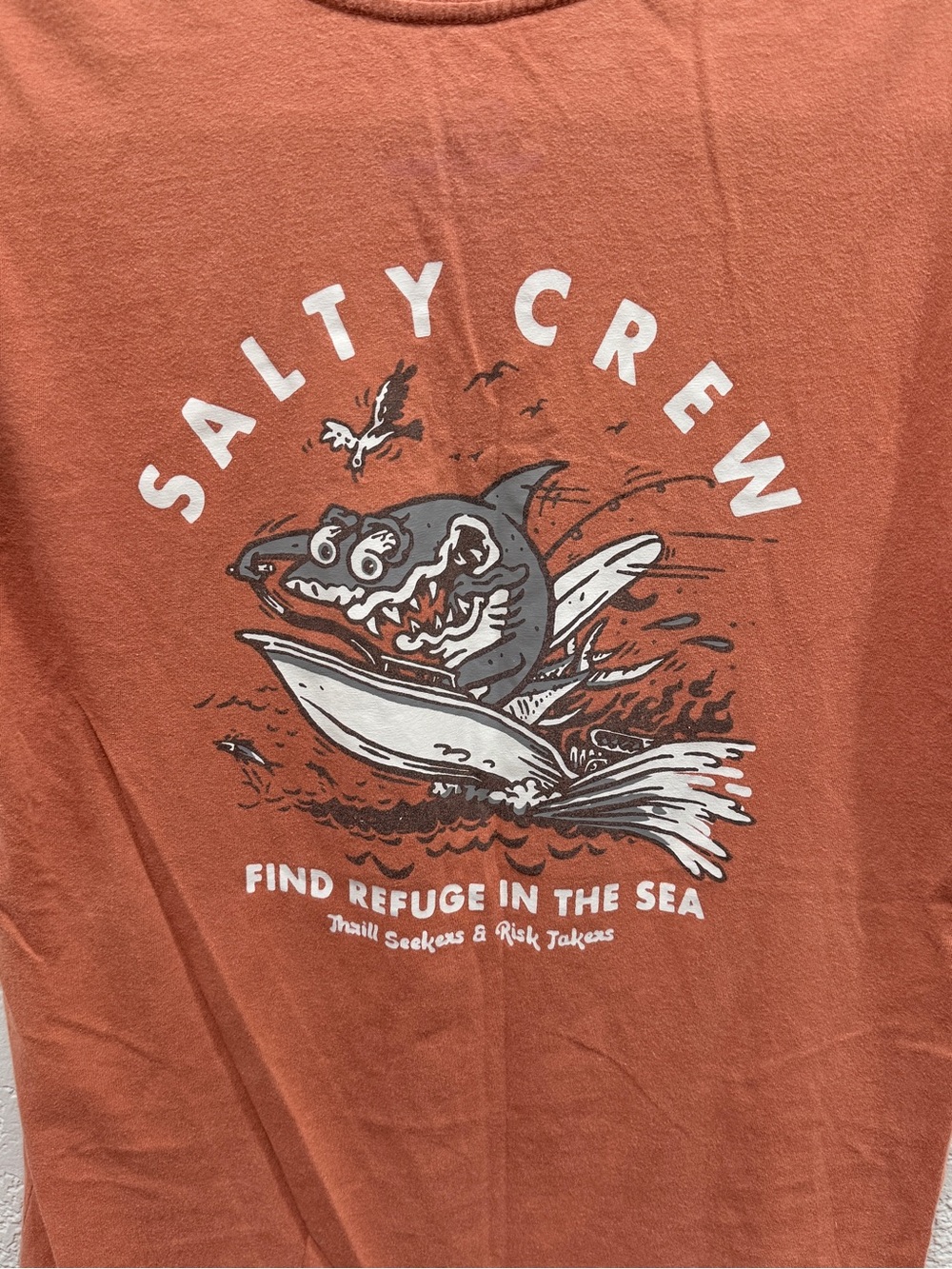 🎁Salty Crew Rust Tee with Surf Graphic